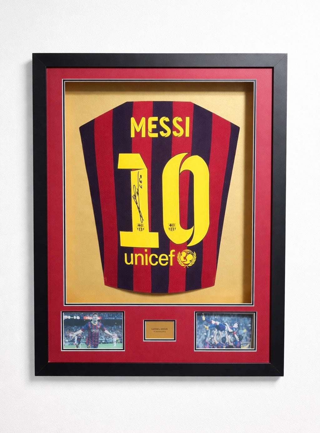 Signed Lionel Messi 2013/14 FC Barcelona Jersey (Framed)