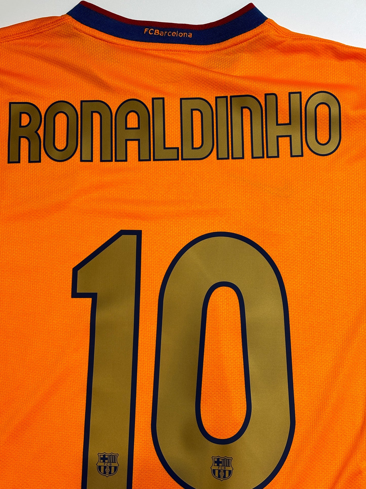 2006/07 FC Barcelona Jersey Ronaldinho #10 - (L)